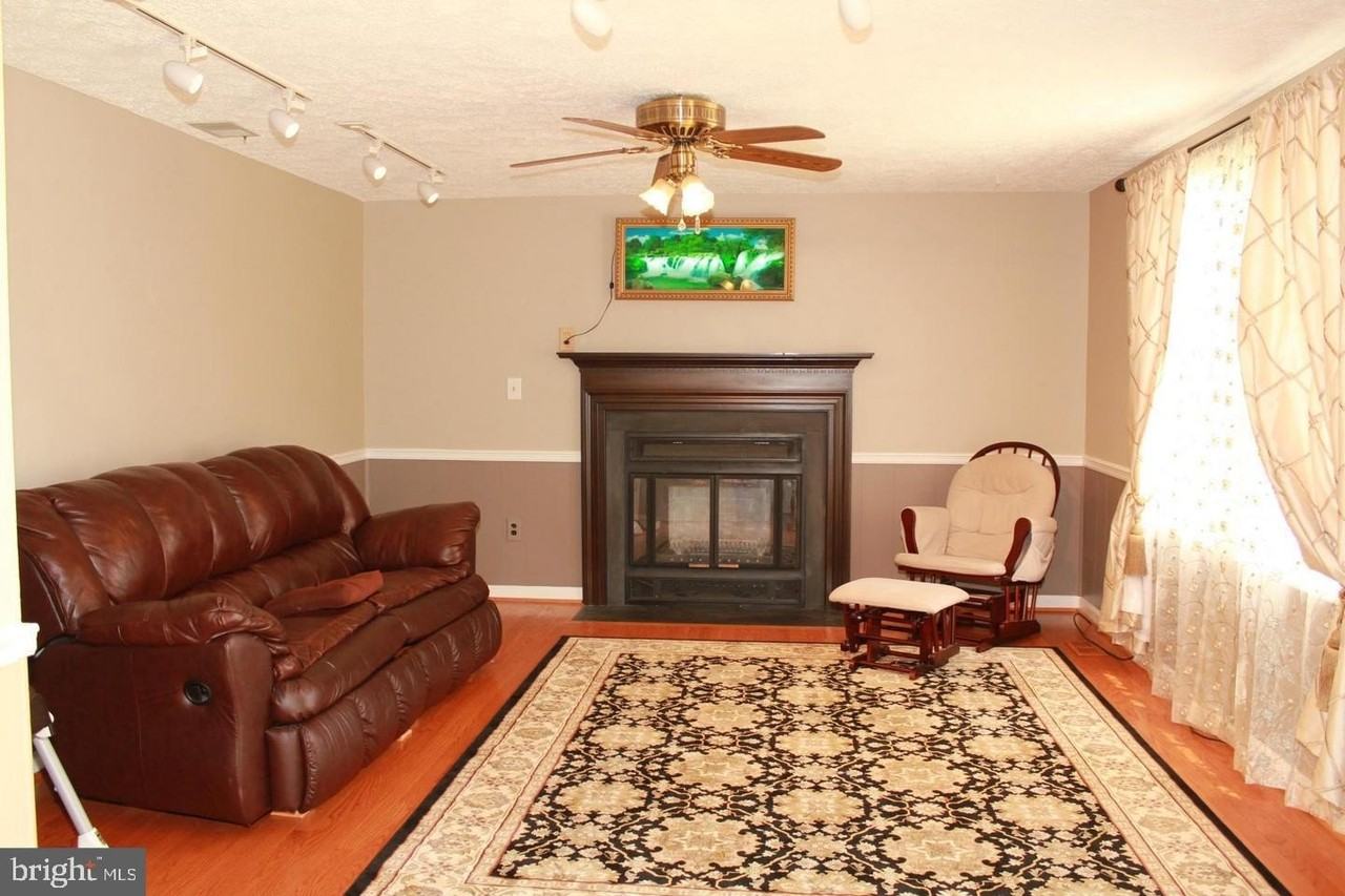 18717 Flower Hill Way - Photo 5 of 24