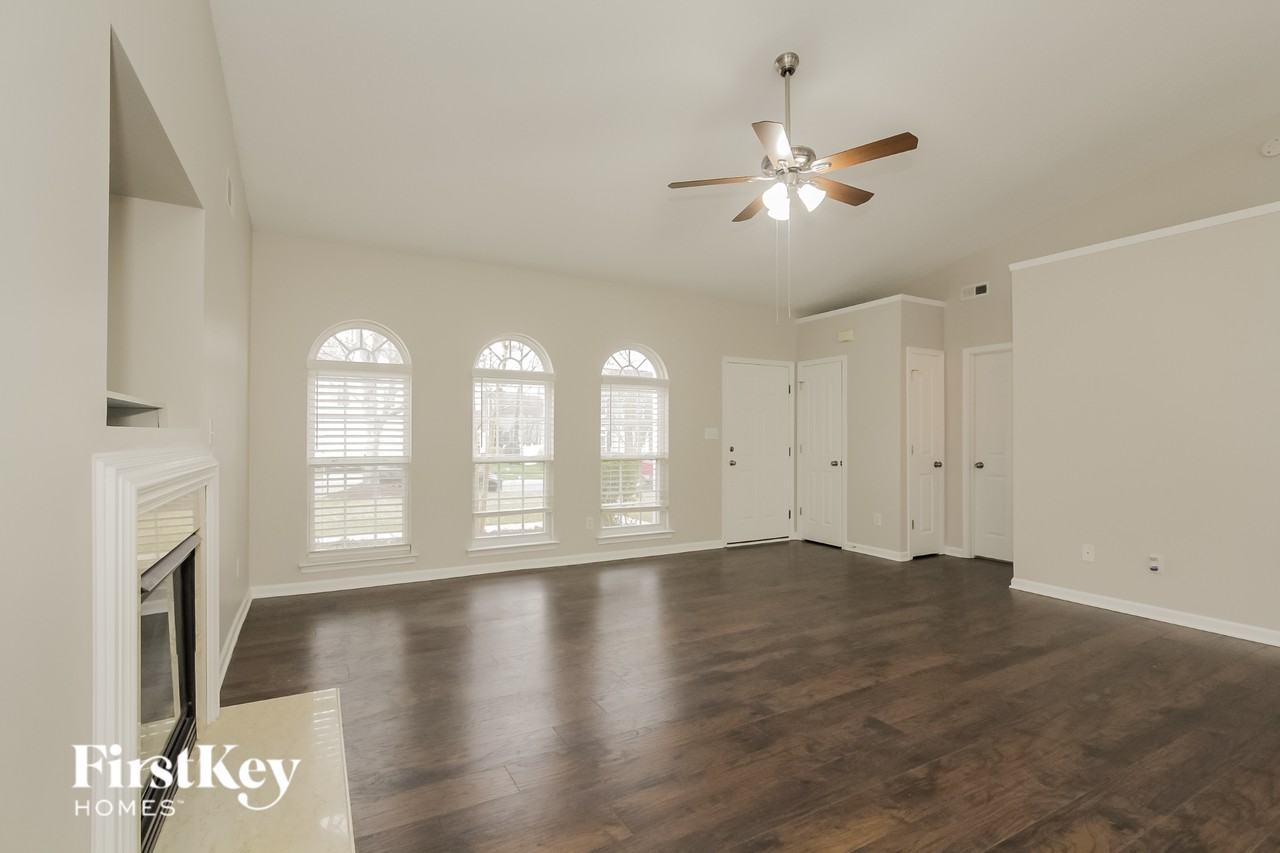 6265 Goldenfield Dr - Photo 4 of 15