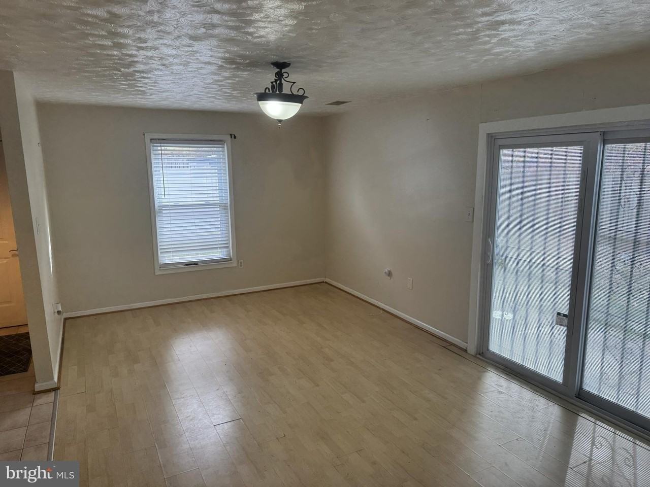 540 Peacock Dr - Photo 6 of 29