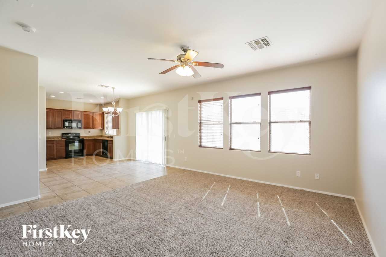 2639 W Tamarisk Ave - Photo 6 of 15