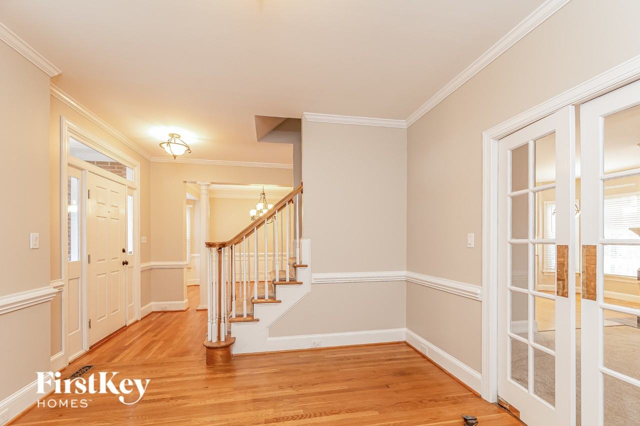 205 Muirfield Ln - Photo 2 of 15