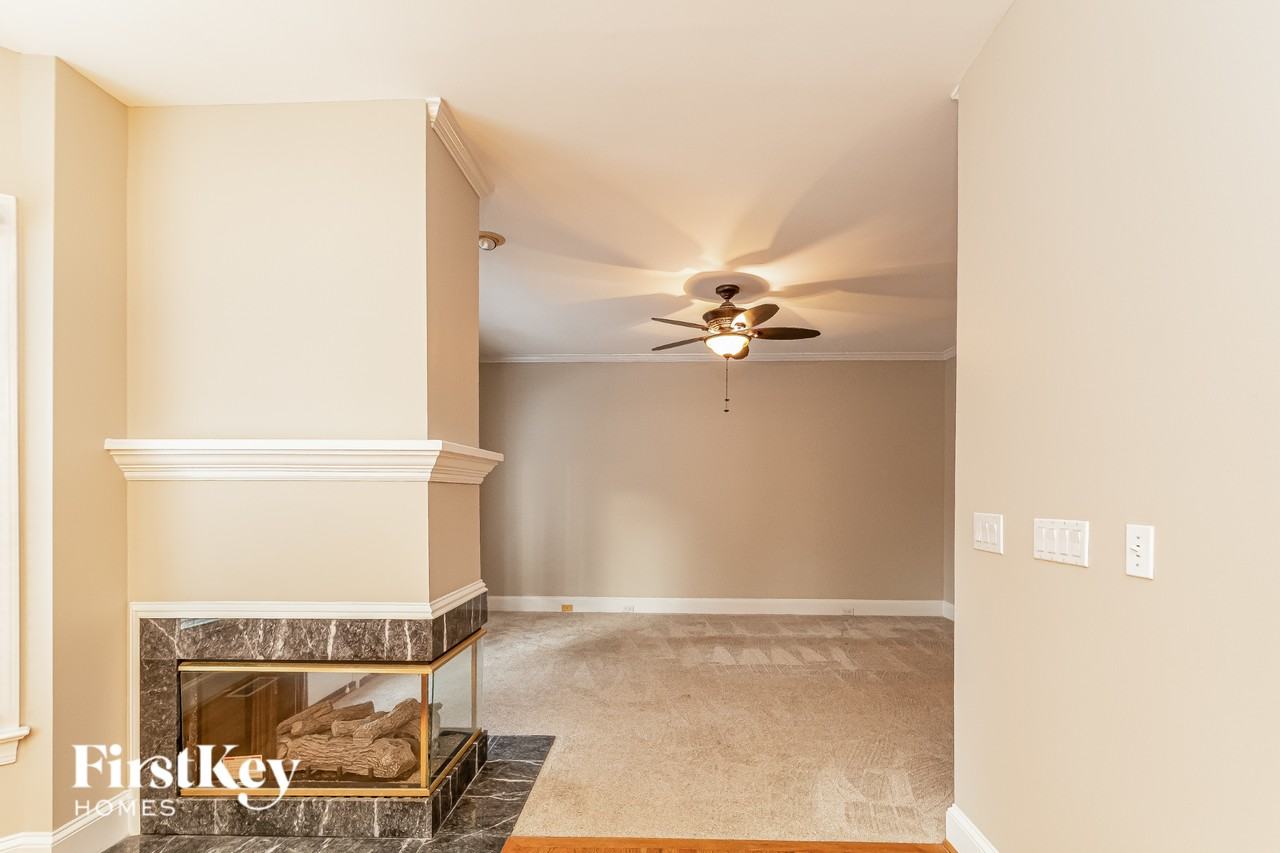 205 Muirfield Ln - Photo 3 of 15