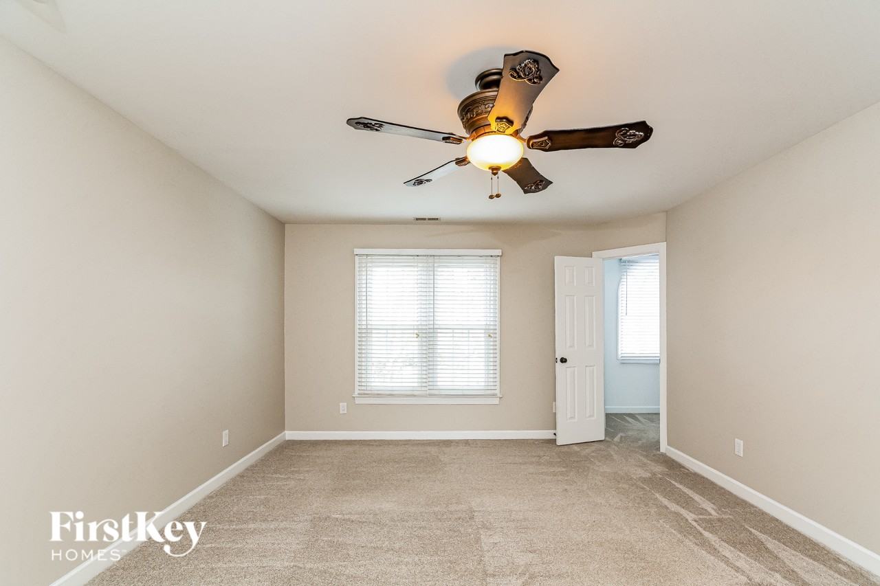 205 Muirfield Ln - Photo 5 of 15