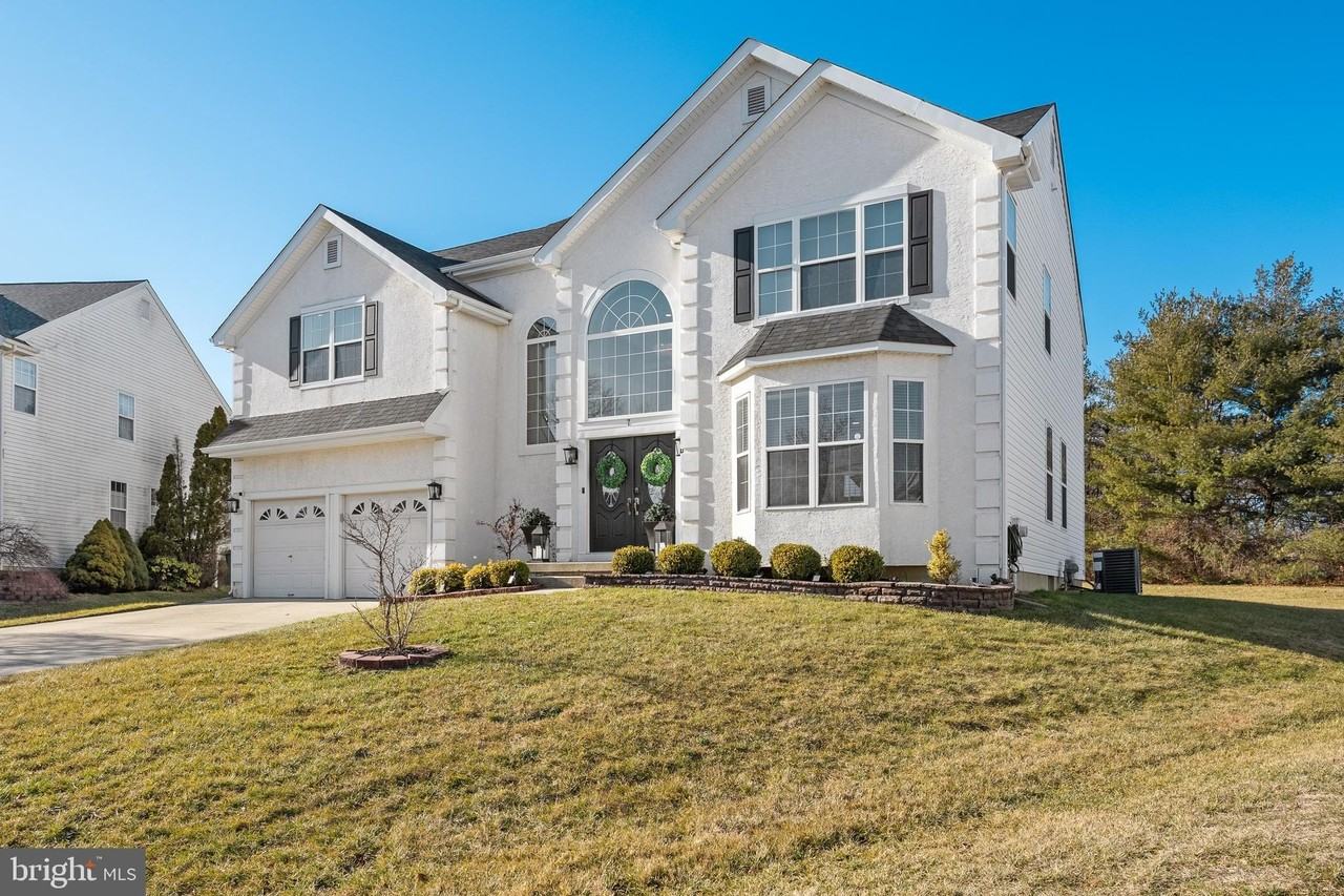 7 Madison Ct - Photo 2 of 31