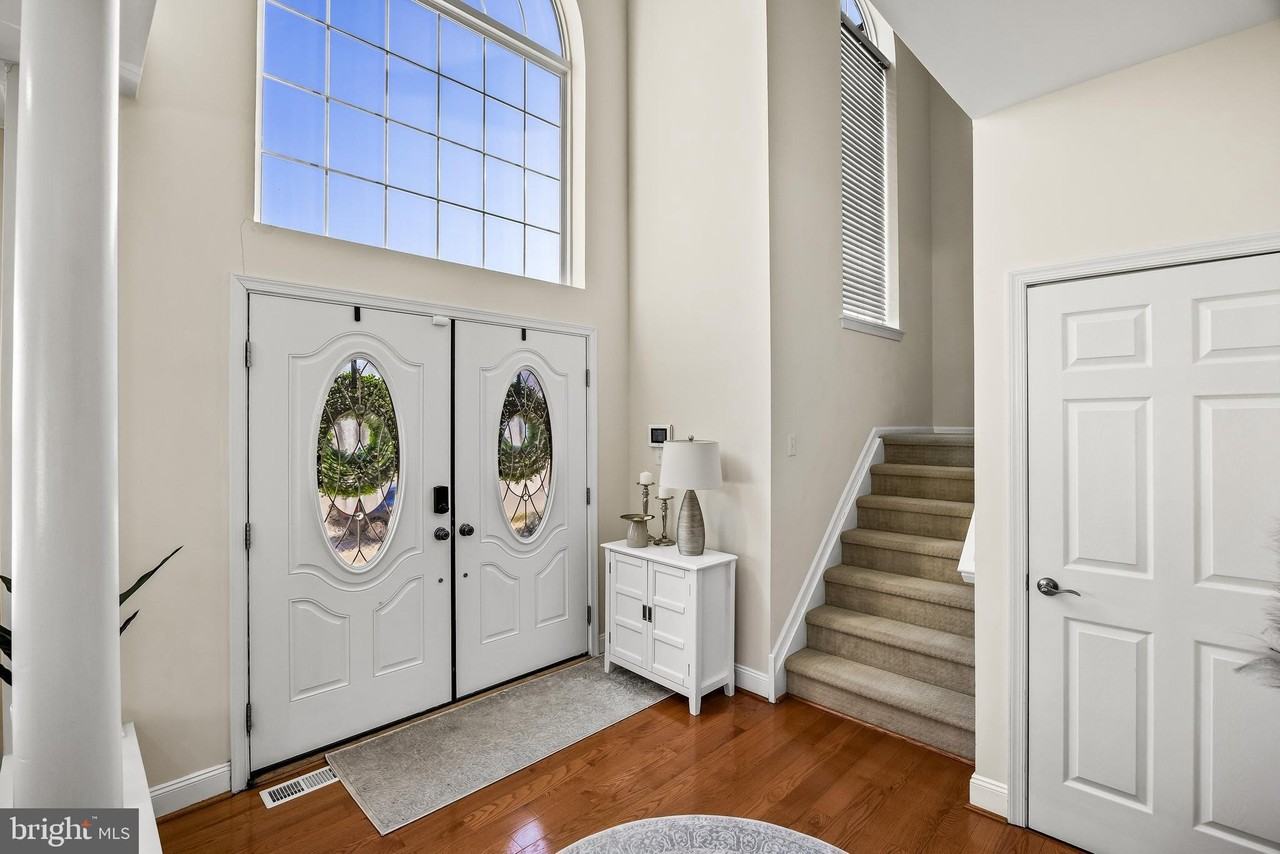 7 Madison Ct - Photo 5 of 31