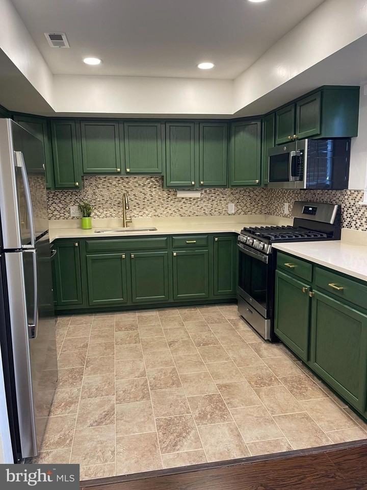 101 Benson Ct - Photo 4 of 32