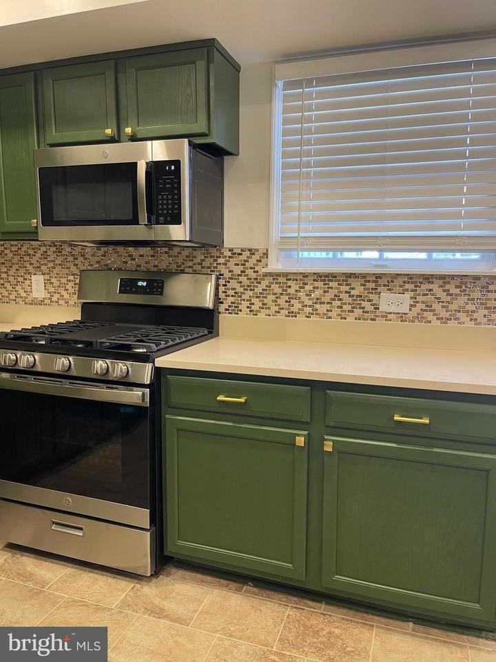 101 Benson Ct - Photo 5 of 32