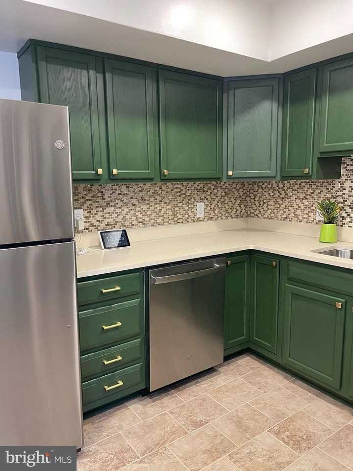 101 Benson Ct - Photo 7 of 32