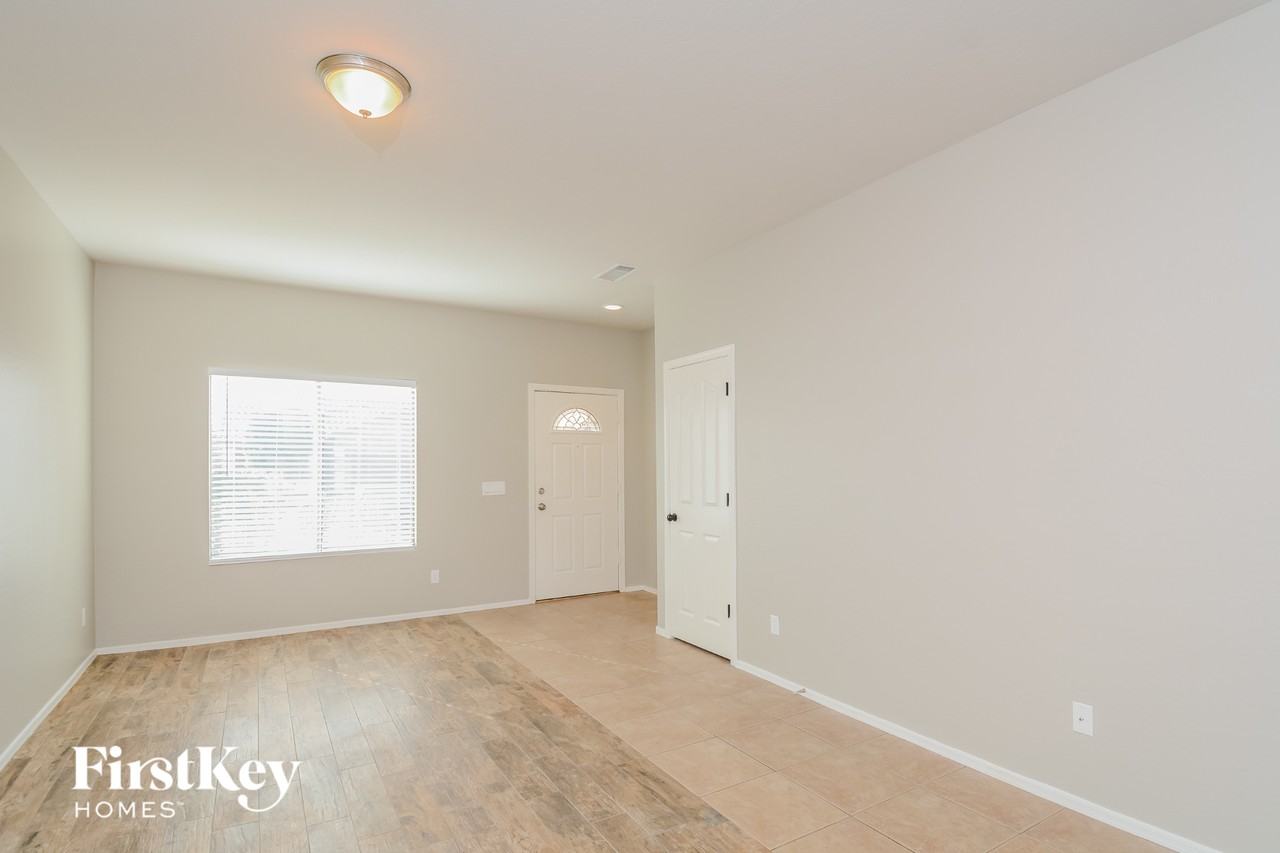 12918 W Columbine Dr - Photo 2 of 15