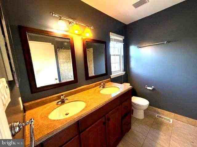 28 Stanwyck Ct - Photo 7 of 30