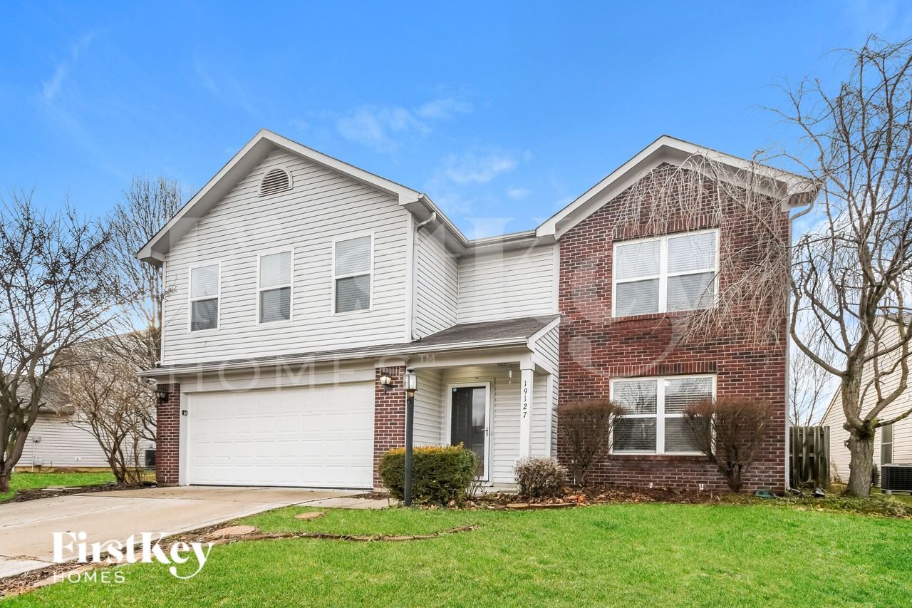 19127 Fox Chase Dr - Photo 2 of 15