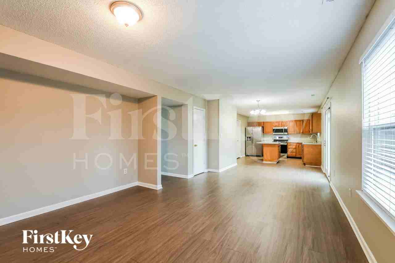 19127 Fox Chase Dr - Photo 5 of 15