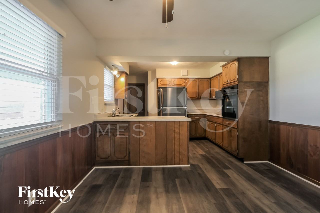 242 Hargeo Dr - Photo 4 of 15