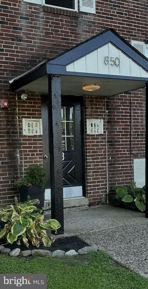 850 Station Ave - Photo 2 of 7