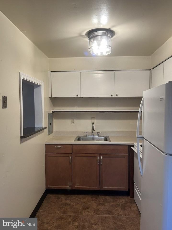 850 Station Ave - Photo 4 of 7