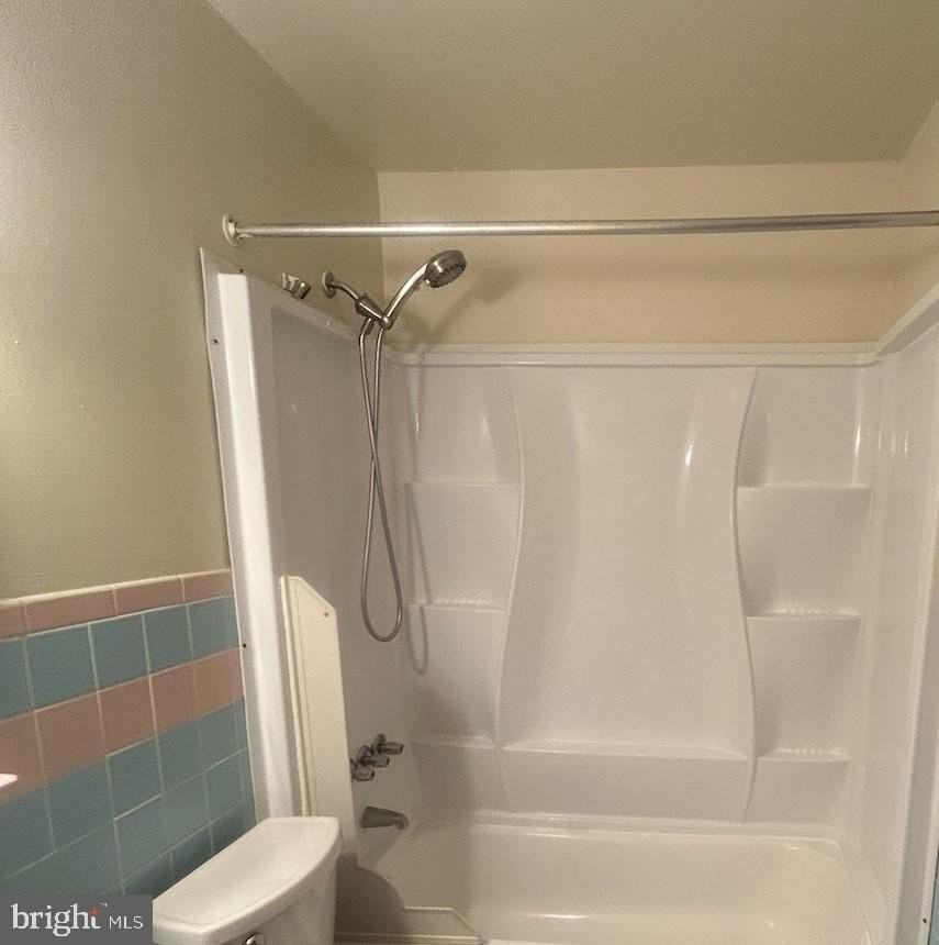 850 Station Ave - Photo 7 of 7