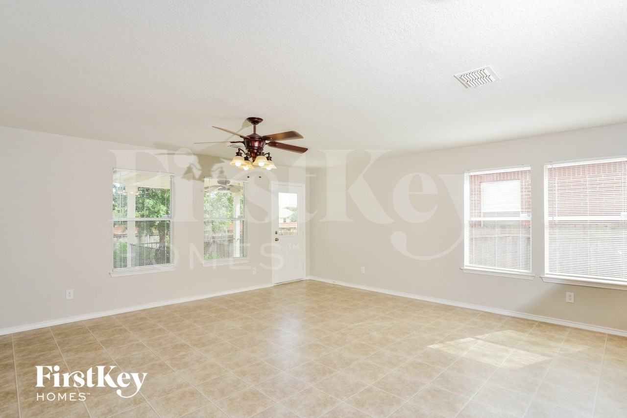 12630 Point Smt - Photo 2 of 15