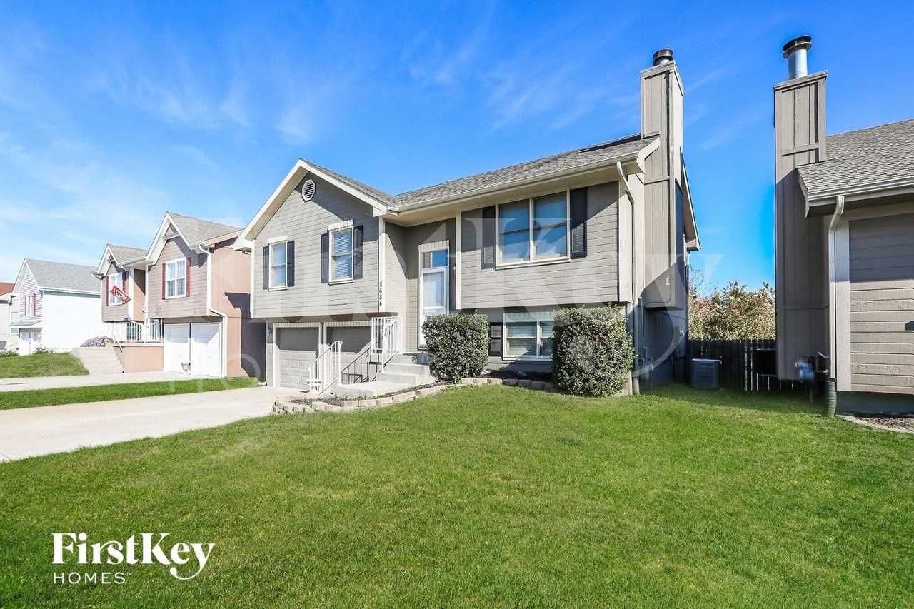 8684 Ne 110th St - Photo 2 of 15