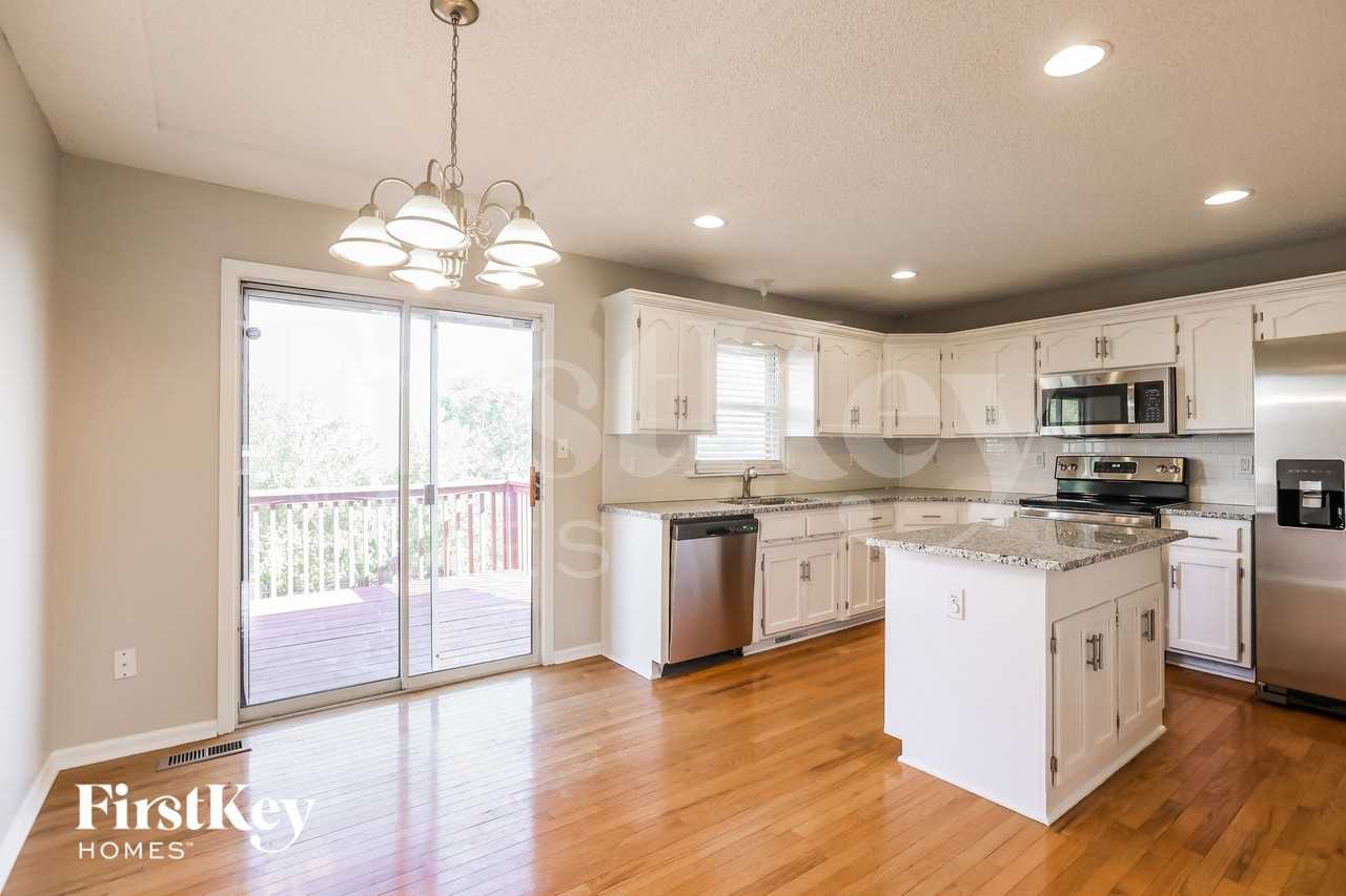 8684 Ne 110th St - Photo 5 of 15