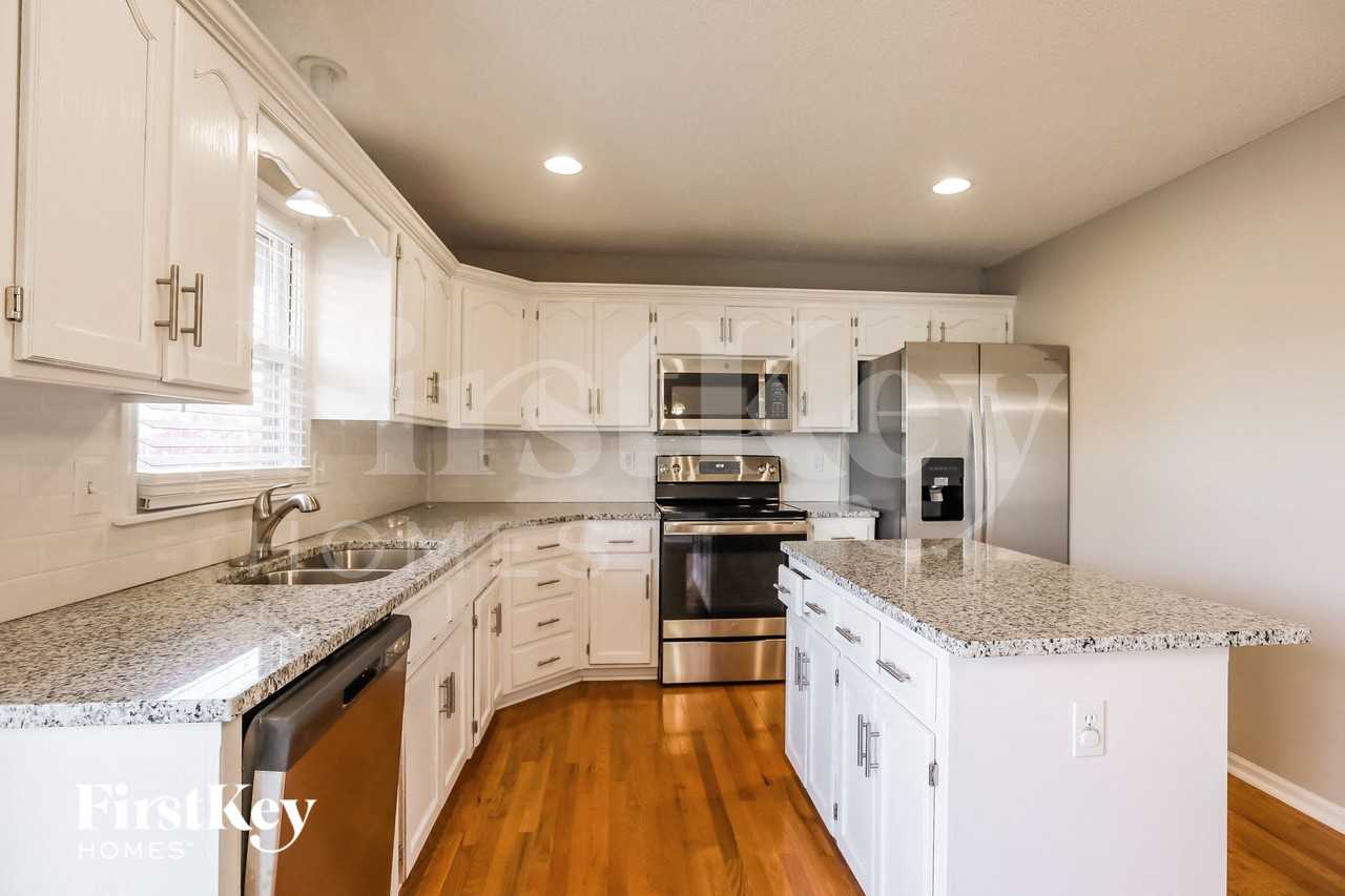 8684 Ne 110th St - Photo 6 of 15