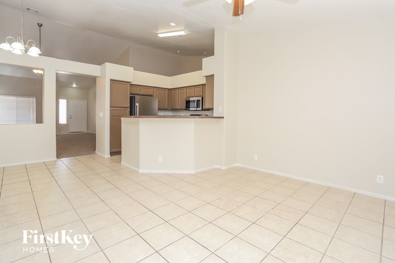 3452 Canter Dr - Photo 4 of 15