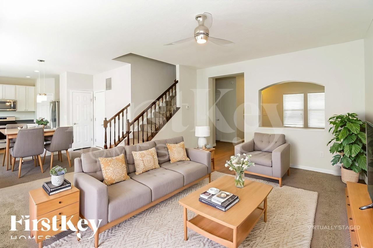 1081 Carrington Pl - Photo 5 of 18