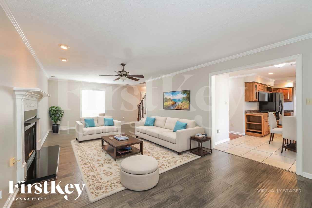 8082 S Regis Pl - Photo 3 of 19