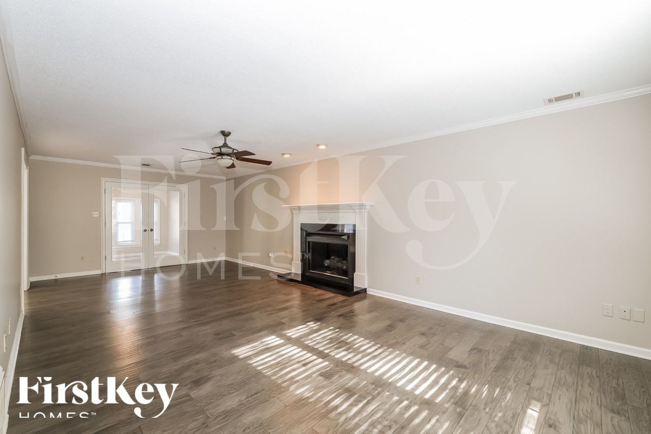 8082 S Regis Pl - Photo 4 of 19