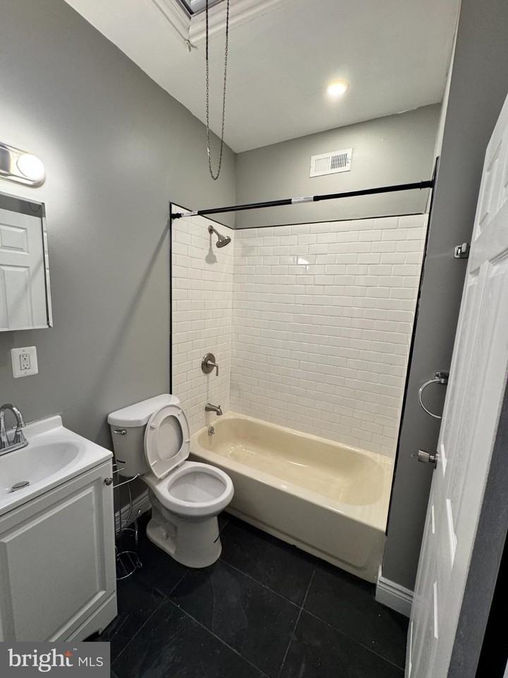 1908 W Somerset St - Photo 6 of 10