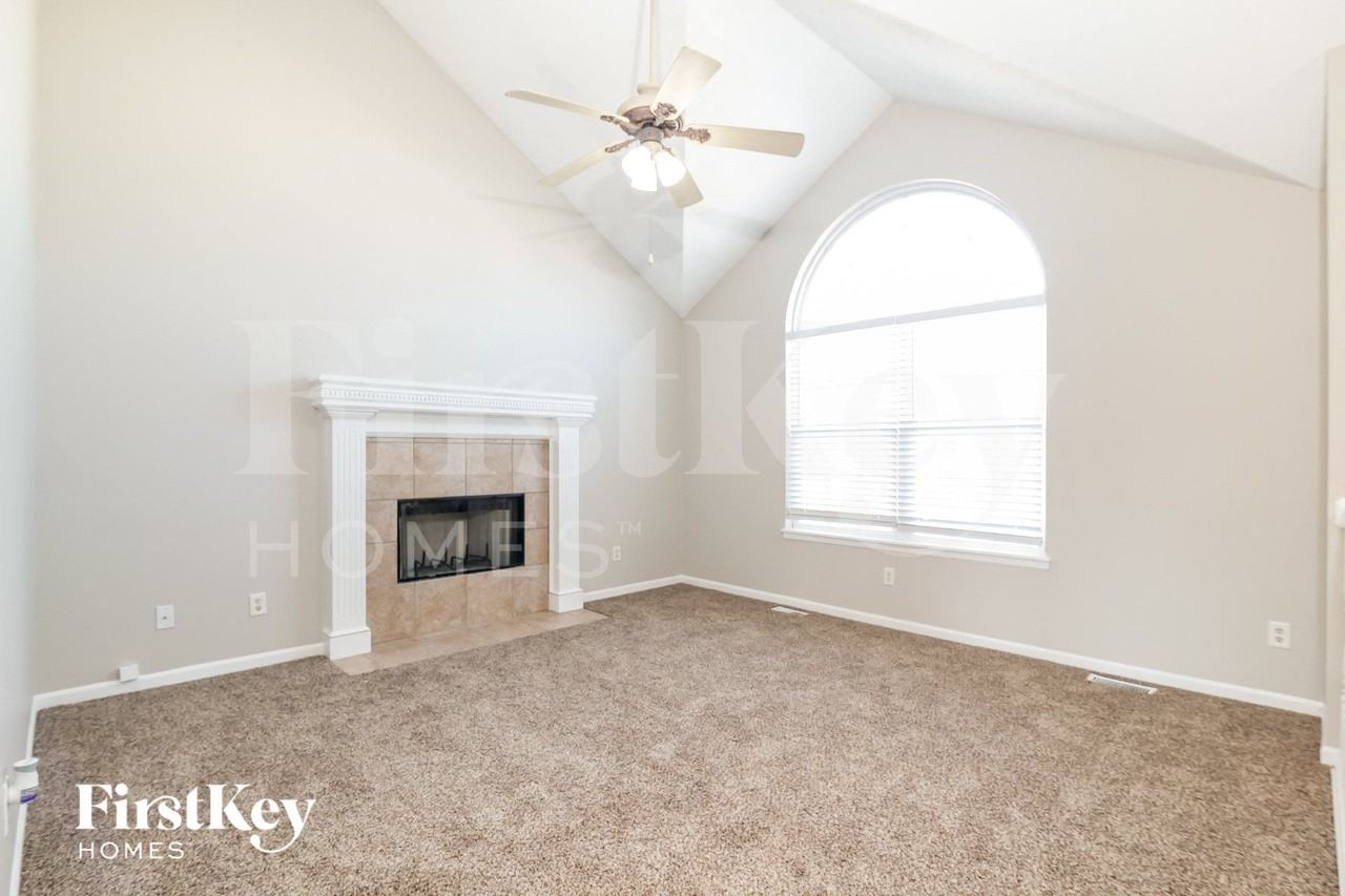 706 Derby St - Photo 4 of 15