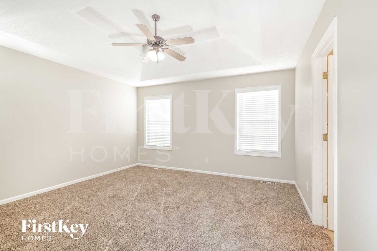 706 Derby St - Photo 7 of 15