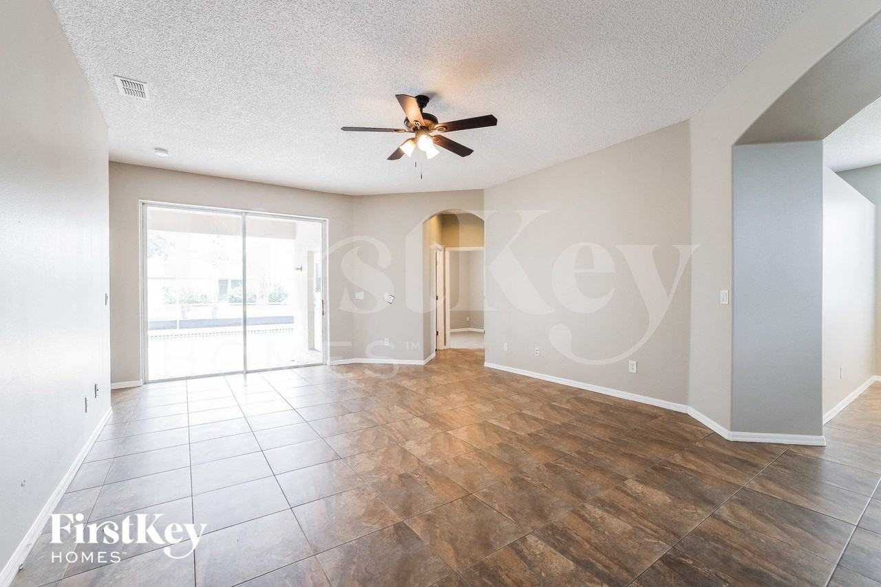 2604 Southpointe Ct - Photo 4 of 15