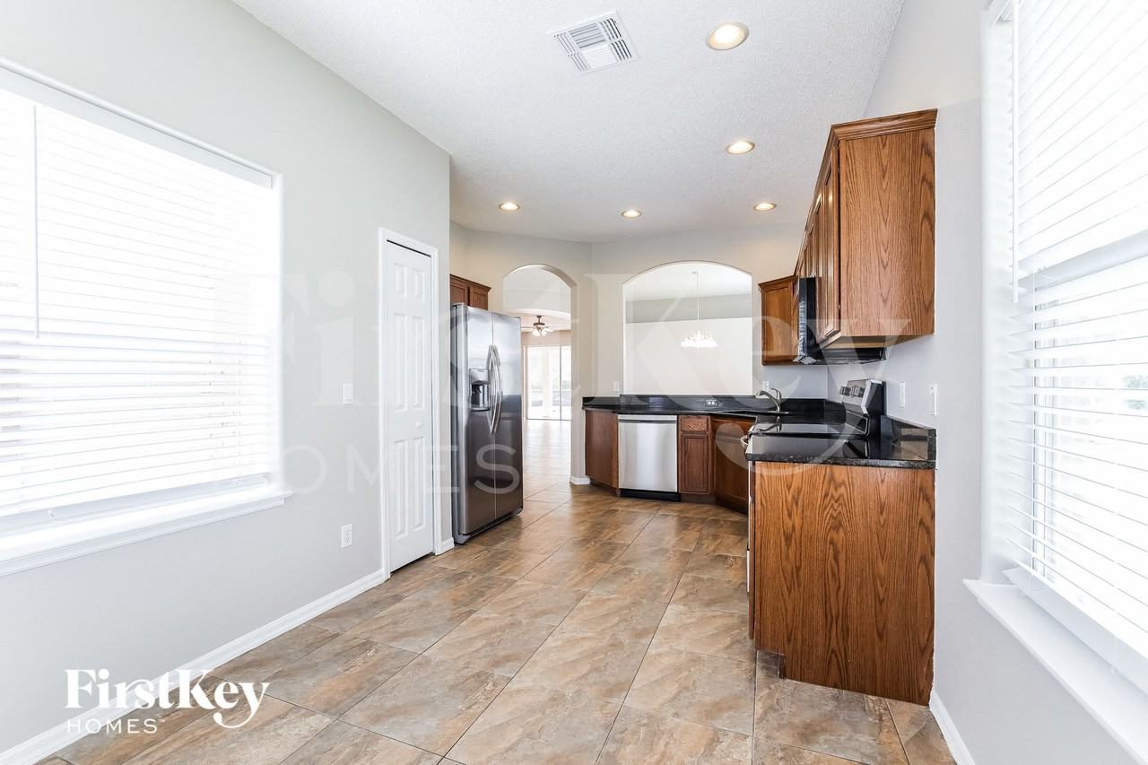 2604 Southpointe Ct - Photo 7 of 15