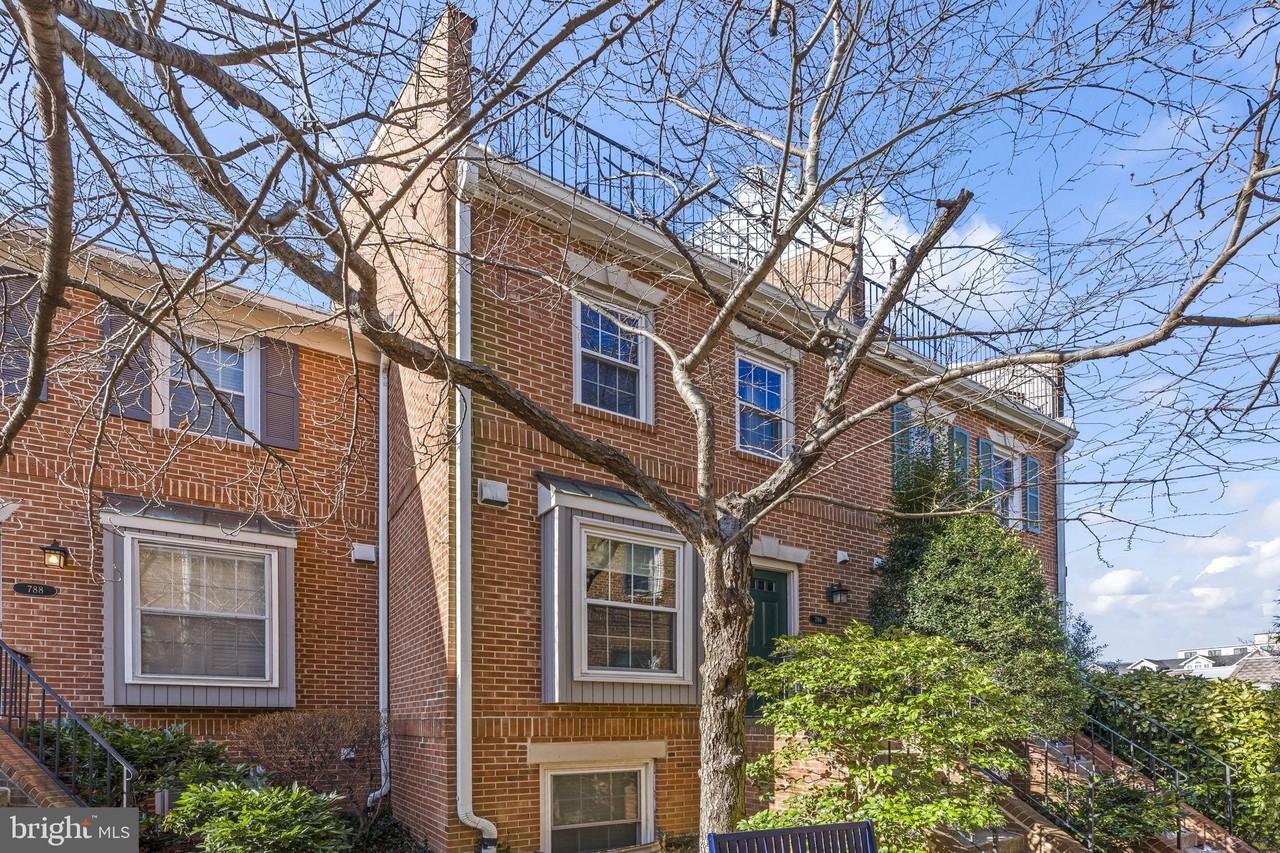 786 N Vermont St - Photo 2 of 35