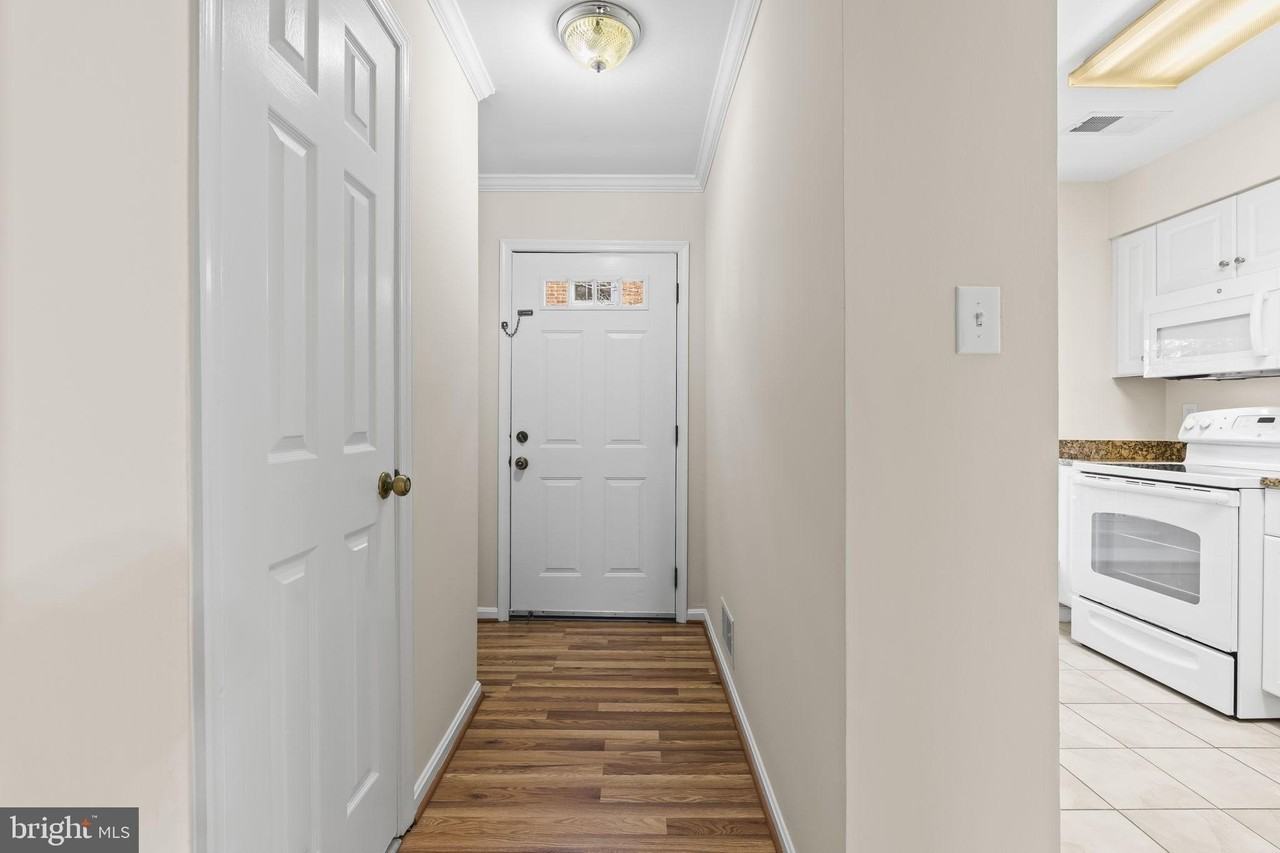 786 N Vermont St - Photo 3 of 35