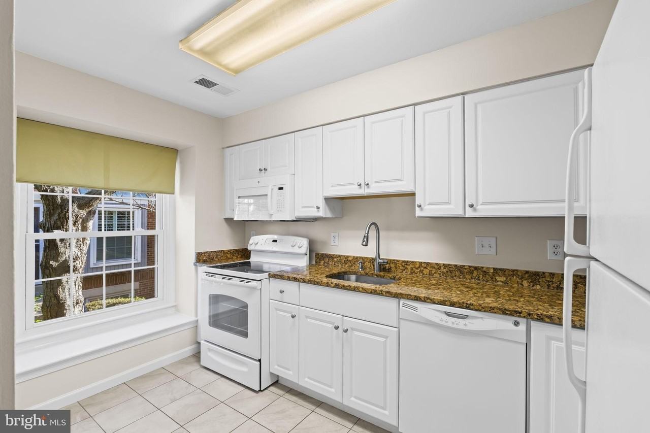 786 N Vermont St - Photo 4 of 35