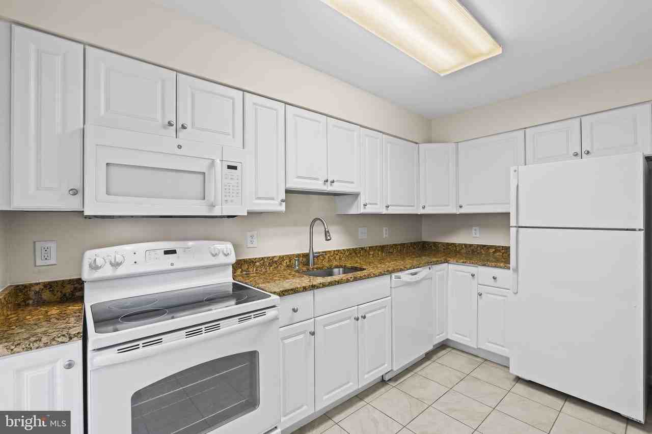 786 N Vermont St - Photo 5 of 35