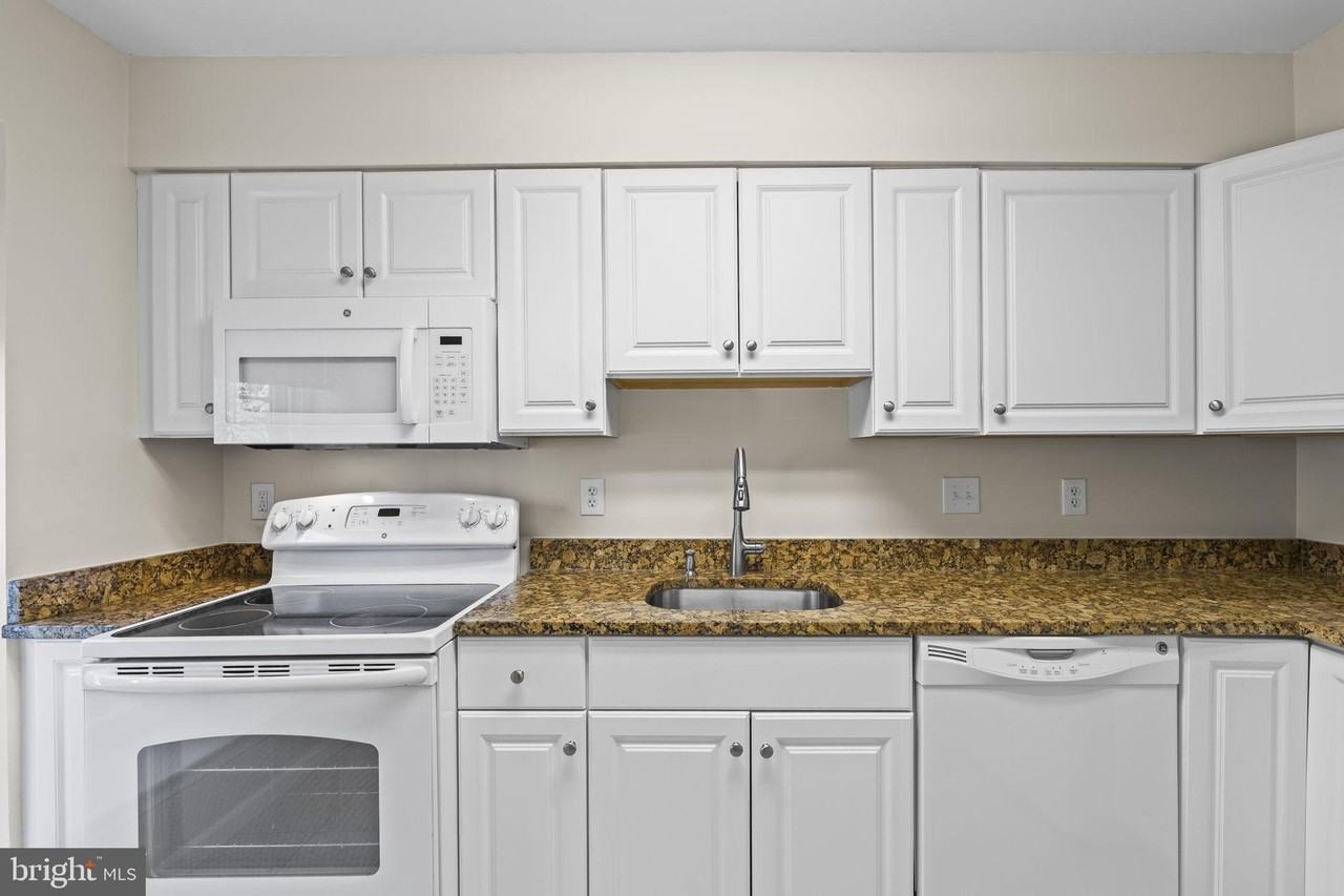 786 N Vermont St - Photo 7 of 35