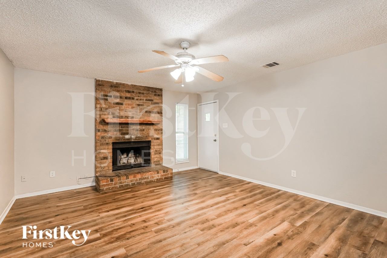 924 Kimbrough St - Photo 4 of 16