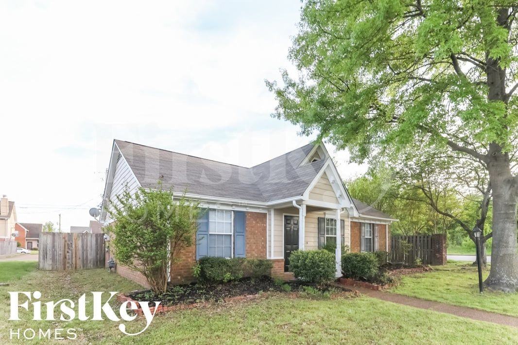 8491 Highland Glen Cir N - Photo 2 of 15