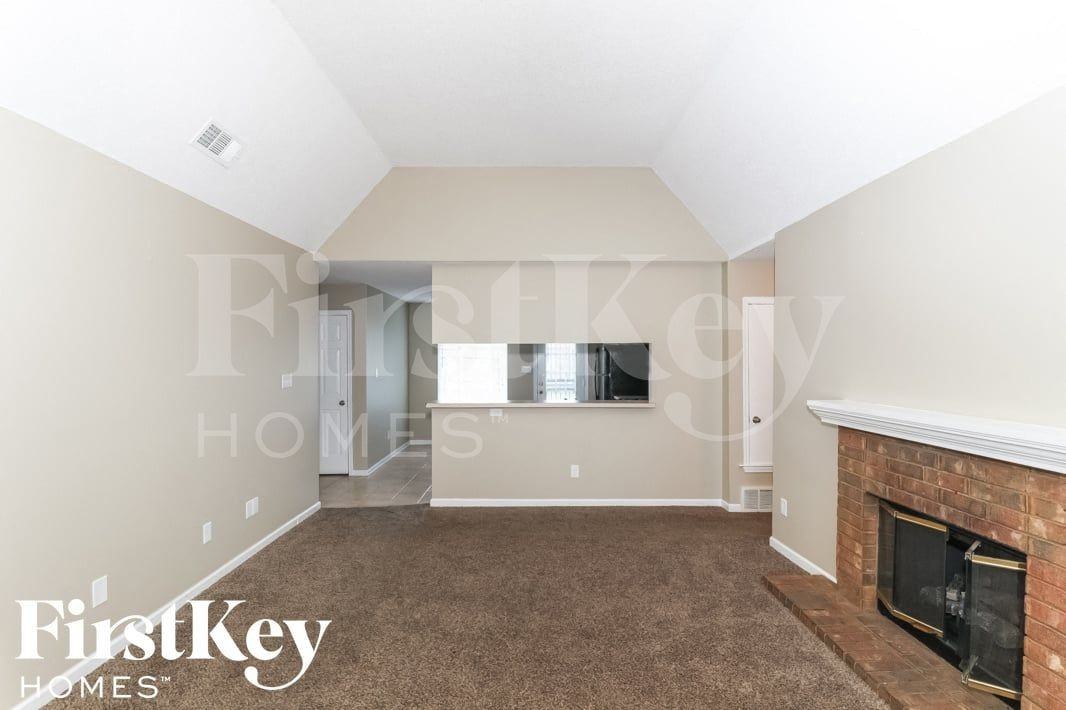 8491 Highland Glen Cir N - Photo 3 of 15