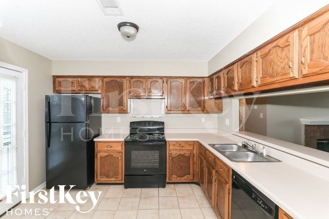 8491 Highland Glen Cir N - Photo 6 of 15