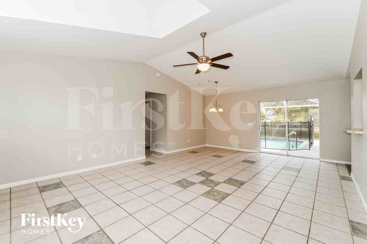 708 Prospect Ave - Photo 4 of 16