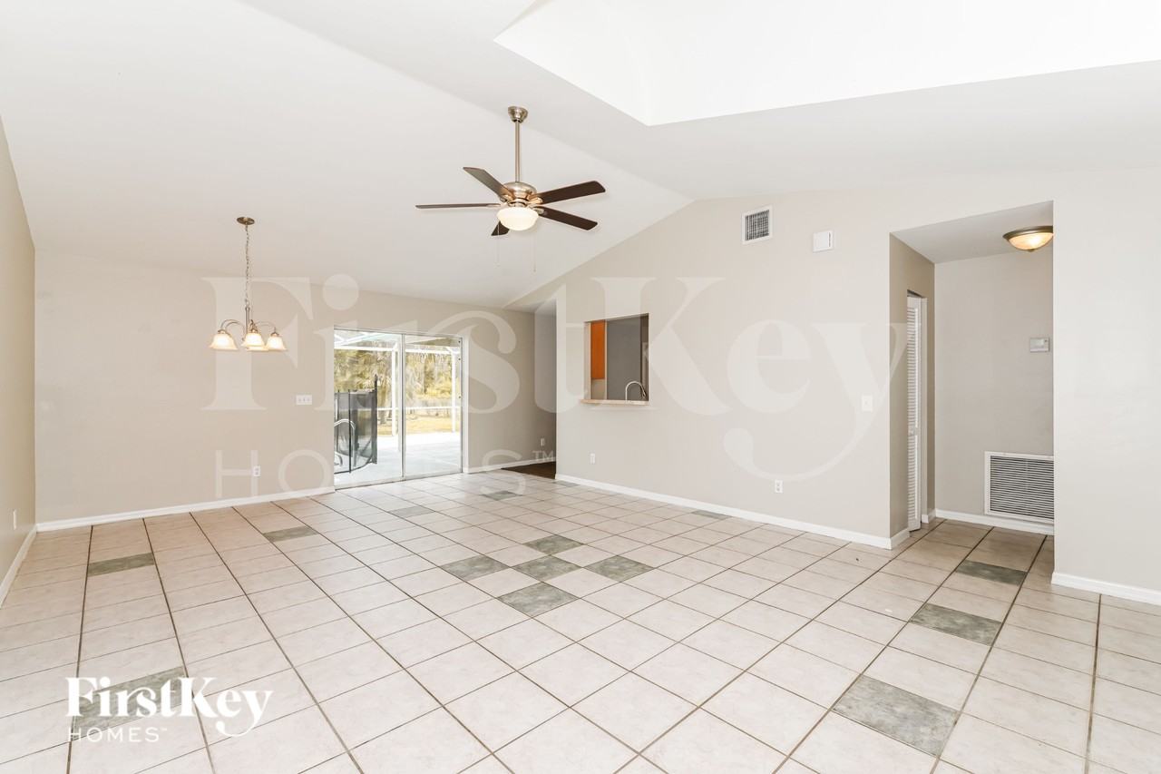 708 Prospect Ave - Photo 5 of 16