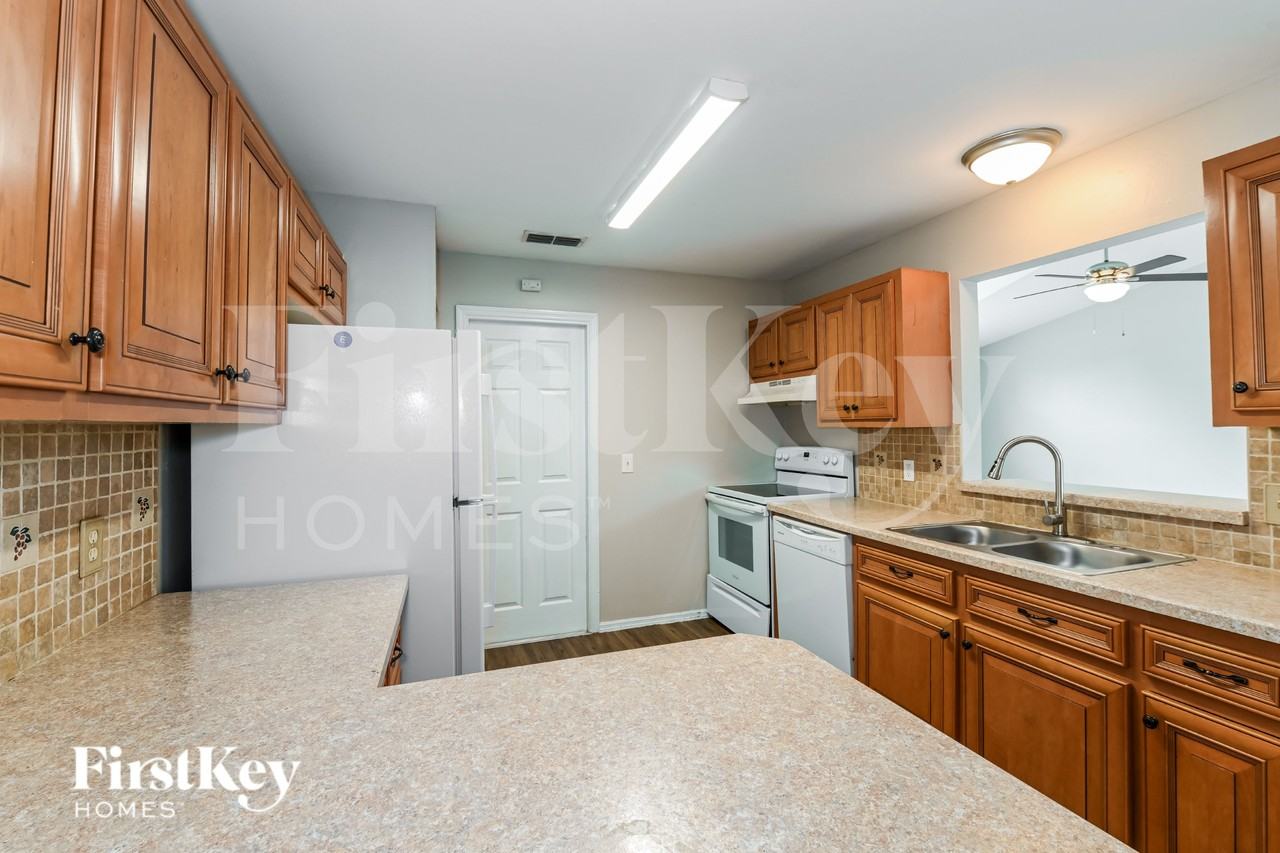 708 Prospect Ave - Photo 6 of 16