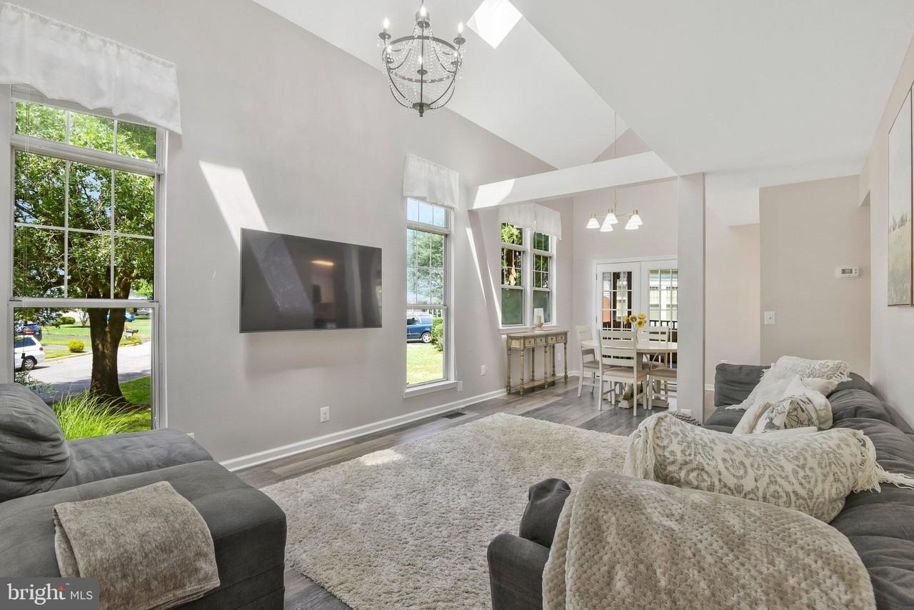 1 Bentmoor Ct - Photo 2 of 34