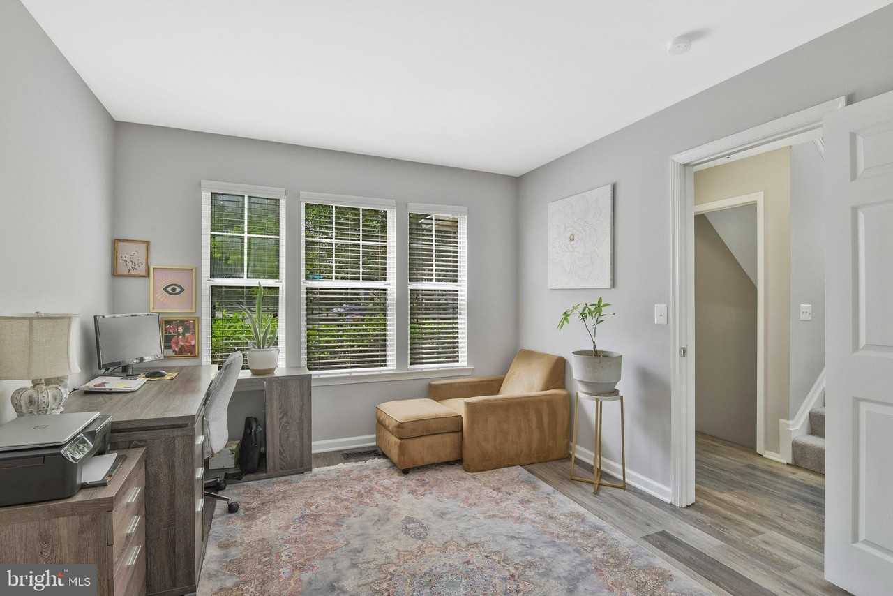 1 Bentmoor Ct - Photo 4 of 34