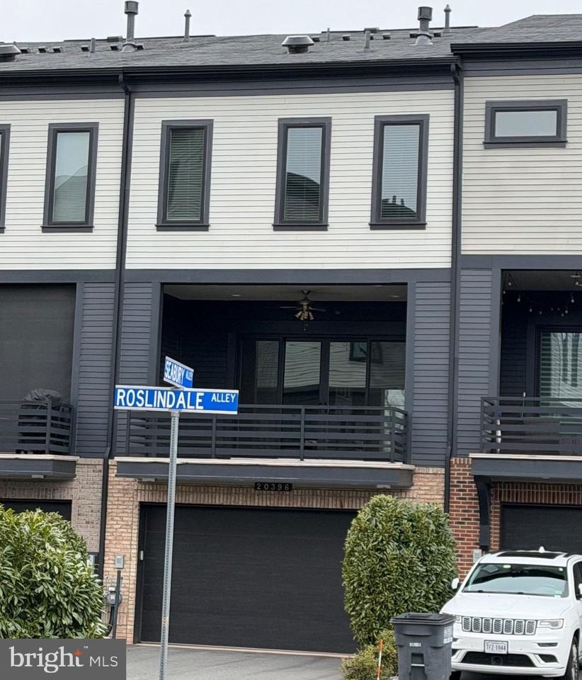 20396 Roslindale Dr - Photo 2 of 35