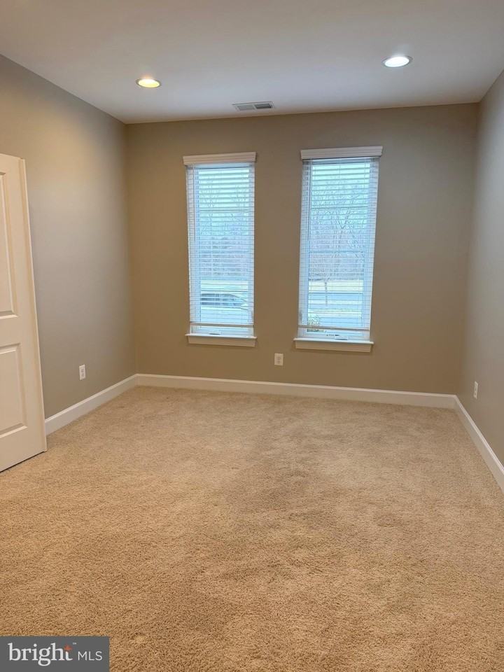 20396 Roslindale Dr - Photo 3 of 35