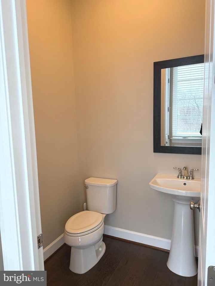 20396 Roslindale Dr - Photo 4 of 35